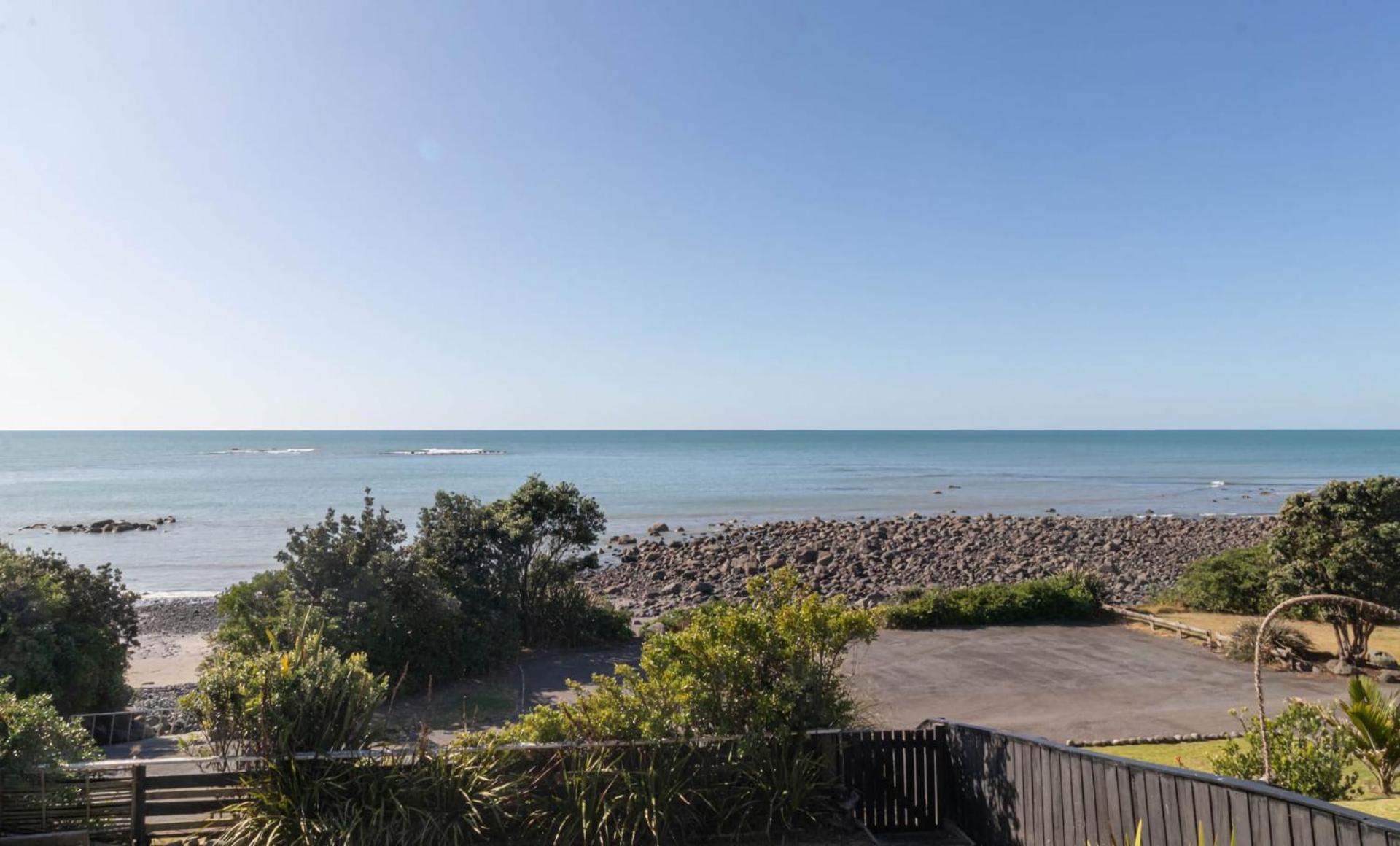 Beachfront Bliss On Wanaka Terrace Support Local Villa New Plymouth Exterior photo