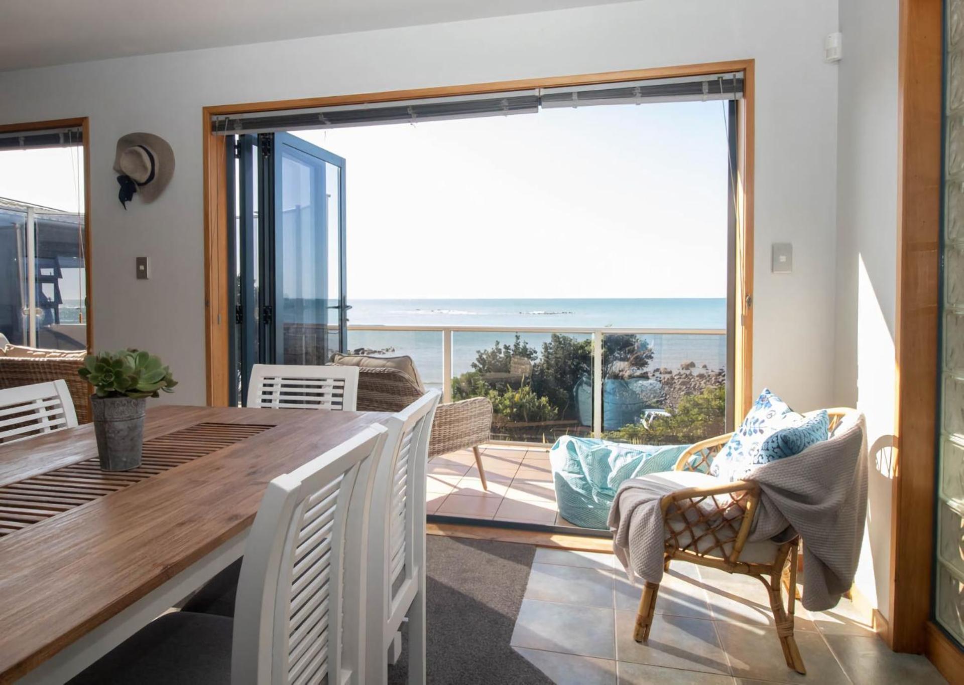 Beachfront Bliss On Wanaka Terrace Support Local Villa New Plymouth Exterior photo