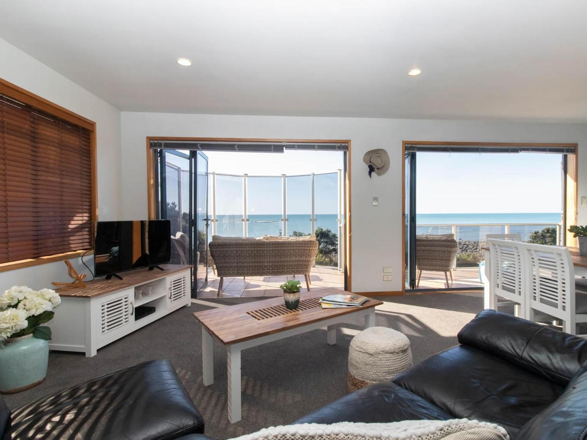 Beachfront Bliss On Wanaka Terrace Support Local Villa New Plymouth Exterior photo